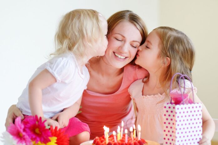 LÀM MẸ CÓ PHẢI LÀ TỤT HẬU?