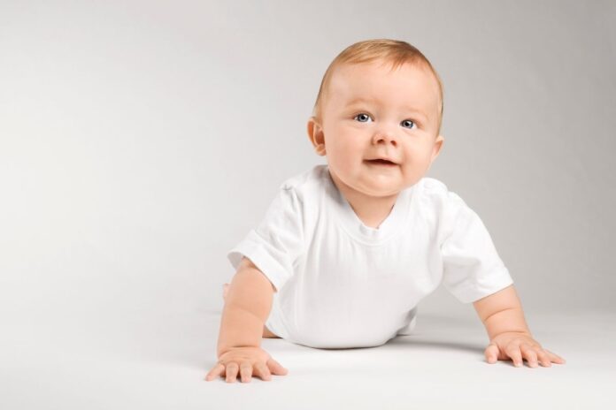 LÀM MẸ LÀ HỌC CÁCH SUY NGHĨ HAI LẦN: MỘT CHO MÌNH, MỘT CHO CON – VÌ CON LUÔN CHỌN TIN VÀO MẸ, HƠN LÀ TIN VÀO LOGIC LÀM MẸ LÀ HỌC CÁCH SUY NGHĨ HAI LẦN: MỘT CHO MÌNH, MỘT CHO CON – VÌ CON LUÔN CHỌN TIN VÀO MẸ, HƠN LÀ TIN VÀO LOGIC
