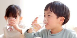 CHA MẸ ĐANG TIN CHATGPT HƠN CẢ BÁC SĨ?