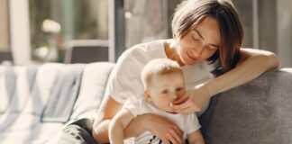 Một số lời khuyên dành cho mẹ khi bạn phải đi làm trở lại để giúp trẻ nhanh chóng làm quen với cảm giác vắng mặt mẹ