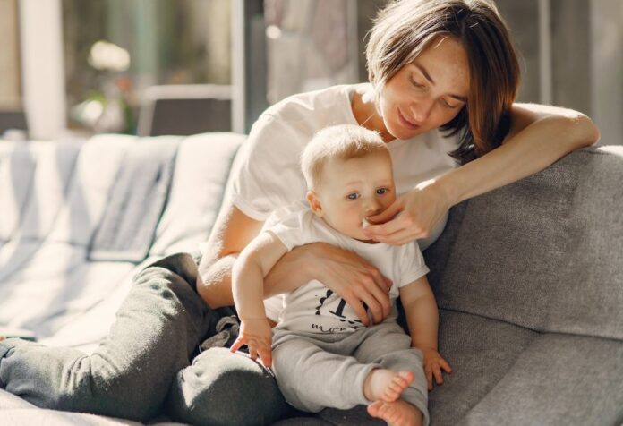 Một số lời khuyên dành cho mẹ khi bạn phải đi làm trở lại để giúp trẻ nhanh chóng làm quen với cảm giác vắng mặt mẹ